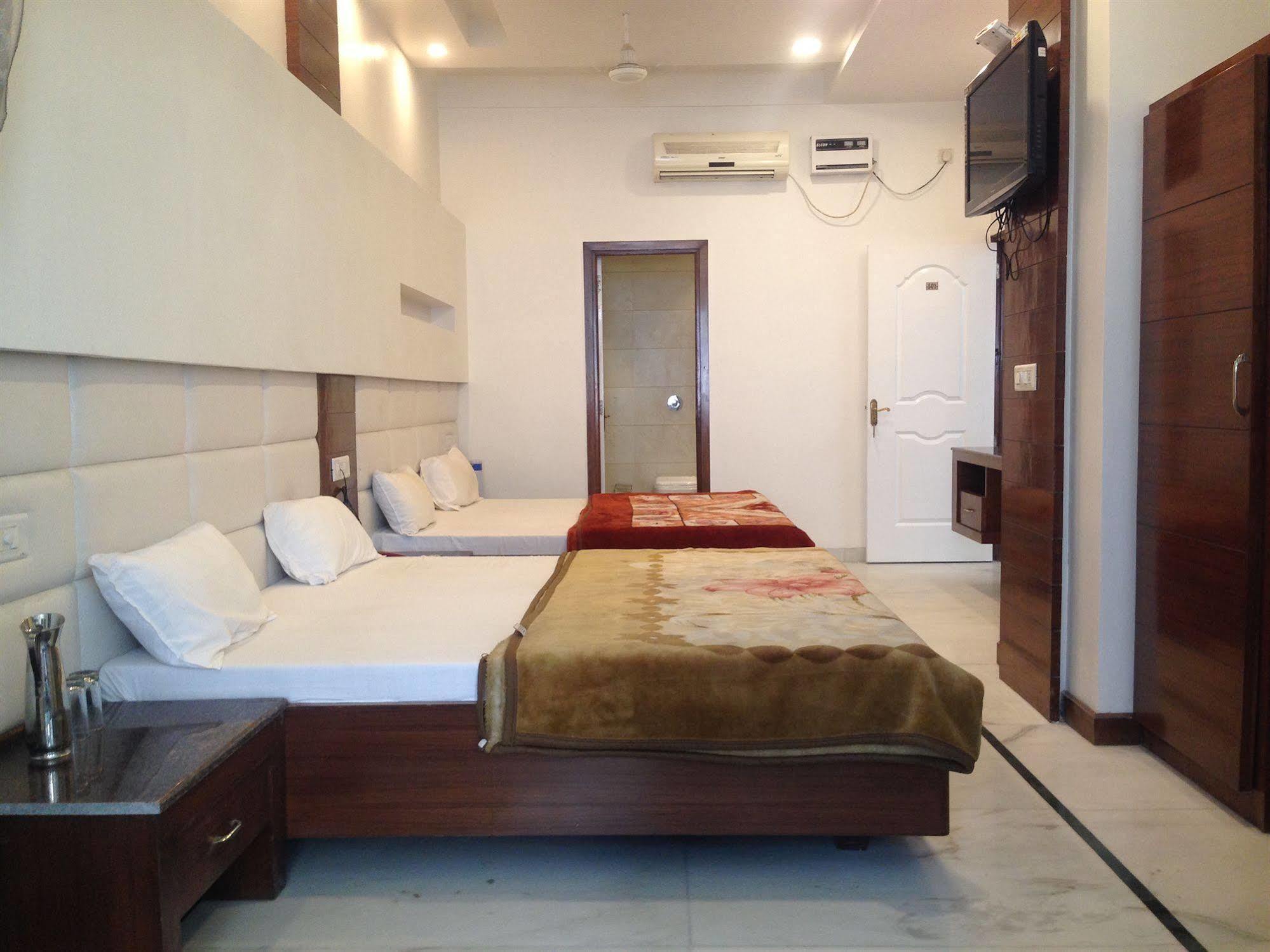 Hotel Namaskar Amritsar Exteriör bild